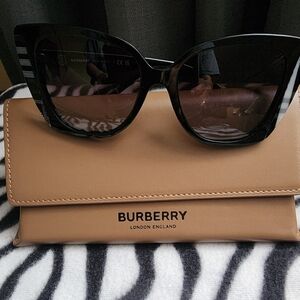 Burberry Nwot Black Cat-Eye Sunglasses with Tan Case, Box, Pouch, Cloth & Card